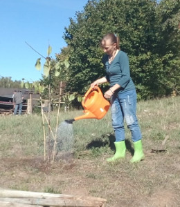 Anja pflanzt Baum 2018 09 1